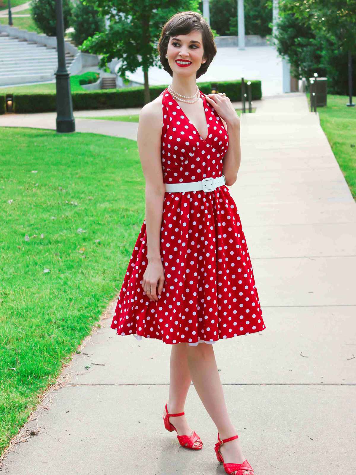 Rot 1950er Polka Dot Halter Kleid